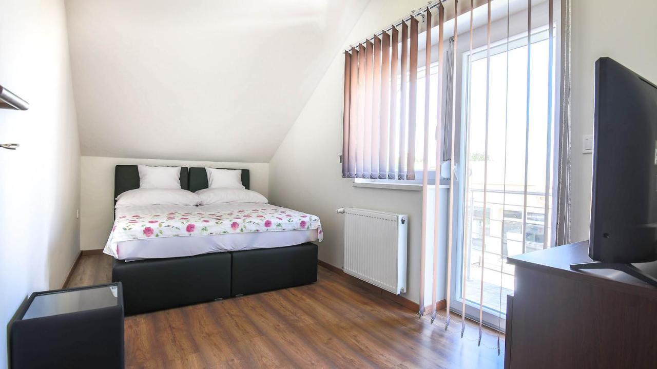 White Apartman Siofok Dış mekan fotoğraf